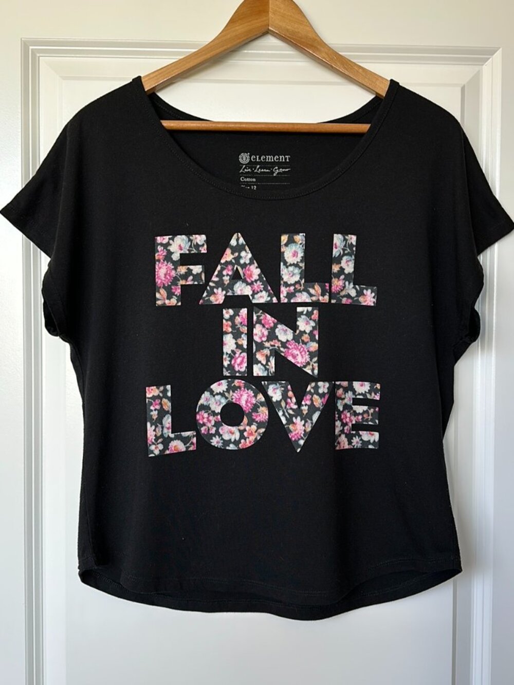 Element Women's Short Sleeve Dolman Tee sz 8 / M Fall In Love Floral Print Black